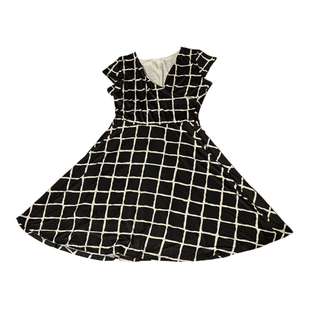 Gilli Small Black, White Midi Short Sleeve Dress